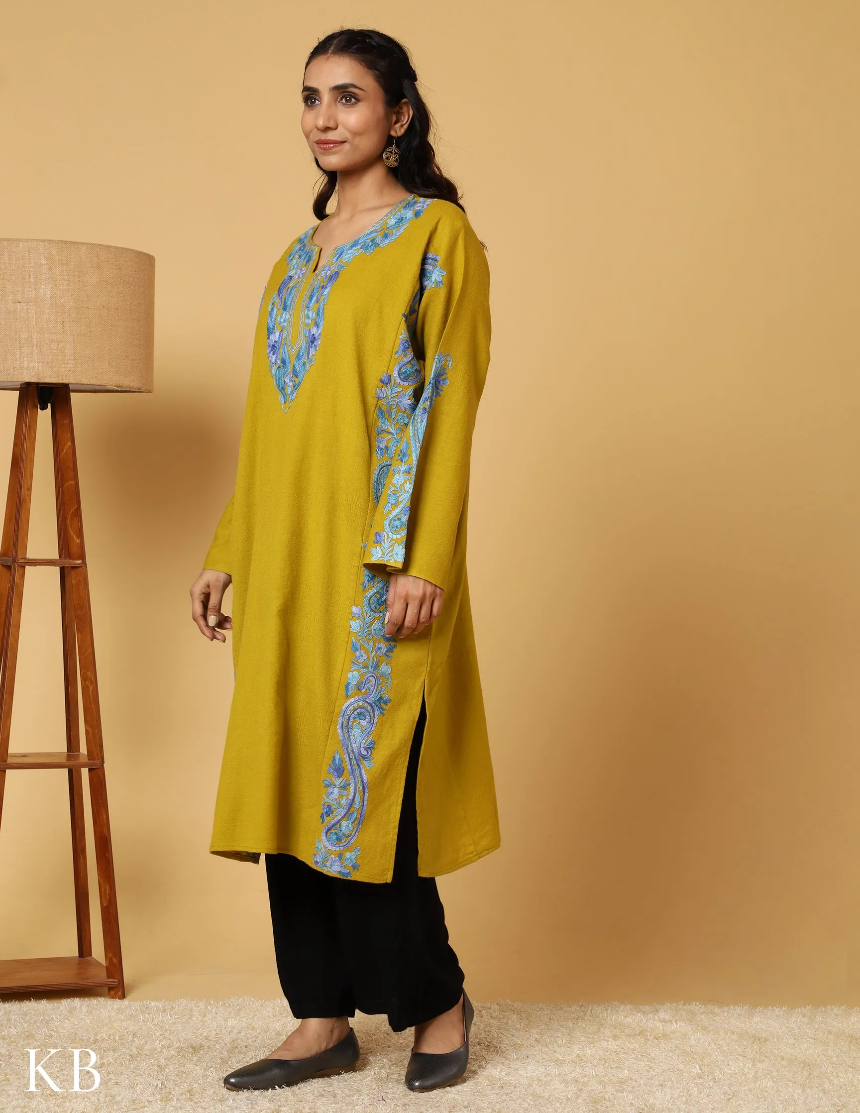 Sunflower Splendored Aari Embroidered Pure Wool Phiran